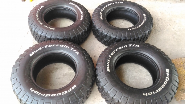 ขายยางลุยๆ BF KM2  265/75/16 ปี 14