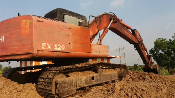 ขายรถแบลคโฮล ฮิตาชิ 120-1 เจ้าของขายเองราคา 480,000 บาท