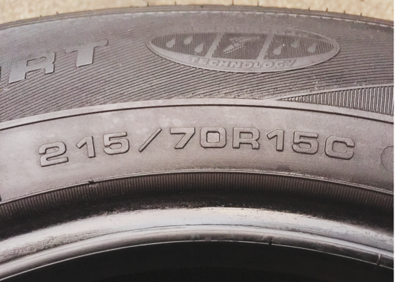 ยาง Goodyear 215 70 15 ปลายปี16 ดอกเต็ม ไม่มีปะ ราคาไม่แพง