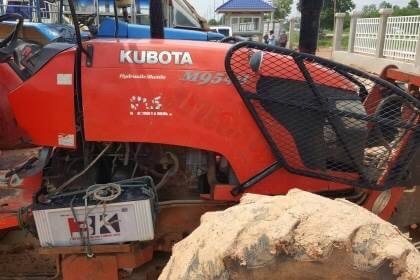ขาย 435,000 รถไถ KUBOTA M9540 ปี 51 อุกรณ์มีแค่ผานดันหน้า เอกสารเล่มทะเบียนครบ   รถอยู่ จ.อุดรธานี โทร&amp;ไอดีไลน์ 0610710295