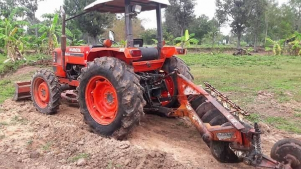 ขาย 275,000 บาท KUBOTA  M5000 (ใบดัน- ผาน 6 -โรตารี่ ) เล่มทะเบียน  เครื่องดี ปั้มดี เกียรแรง ซื้อไปใช้ได้เลยไม่ต้องซ่อม   รถอยู่ จ.ศรีสะเกษ โทร&ไอดีไลน์ 0610710295 ขาย 275,000 บาท KUBOTA  M5000 (ใบดัน- ผาน 6 -โรตารี่ ) เล่มทะเบียน  เครื่องดี ปั้มดี เกียรแรง ซื้อไปใช้ได้เลยไม่ต้องซ่อม   รถอยู่ จ.ศรีสะเกษ โทร&ไอดีไลน์ 0610710295
