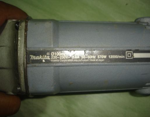 ขายเครื่องเจียรไฟฟ้า 4 นิ้ว Makita รุ่น 9500NB (570w.)