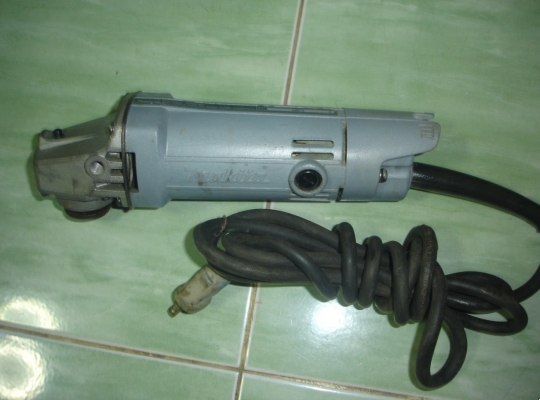 ขายเครื่องเจียรไฟฟ้า 4 นิ้ว Makita รุ่น 9500NB (570w.)