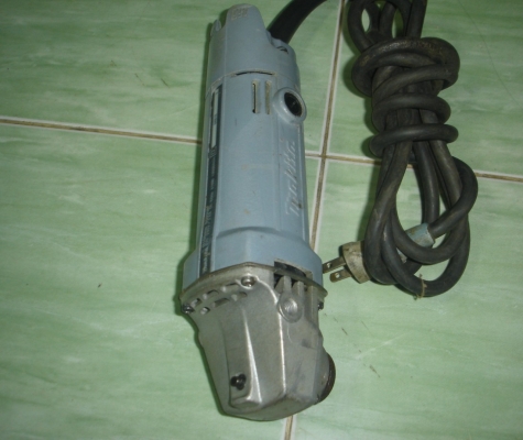 ขายเครื่องเจียรไฟฟ้า 4 นิ้ว Makita รุ่น 9500NB (570w.)
