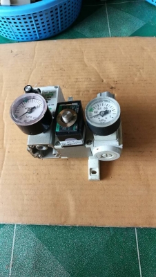450 บ. ส่งฟรี083-2000058  LINE ID: line832923 Air Regulator แบบมีวาวล์ไฟฟ้า DC 24 V. เปิด - ปิด ตัวปรับแรงดันลมแบบละอียดยี่ห้อ SMC ทางเข้าใช้กับถังลมและกาซต่างๆได้ ระบบลมได้ทางออกปรับแบบละเอียดได้