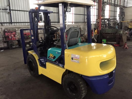 Forklifts Komatsu FD30 3ตัน ดีเซล สไลด์ชิฟ รถพึ่งเข้าจากญี่ปุ่นพร้อมเก็บสีเปลี่ยนยางตันใหม่4เส้น