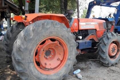 ขาย 395,000  รถไถ KUBOTA M9000 อุปกรณ์มีใบดันหน้า และผาน 6 เอกสารเล่มทะเบียนครบ  รถอยู่ จ.อุดรธานี โทร&amp;ไอดีไลน์ 0610710295
