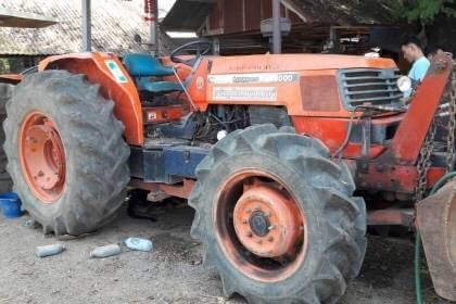 ขาย 395,000  รถไถ KUBOTA M9000 อุปกรณ์มีใบดันหน้า และผาน 6 เอกสารเล่มทะเบียนครบ  รถอยู่ จ.อุดรธานี โทร&amp;ไอดีไลน์ 0610710295