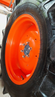 KUBOTA  L 4708 SP (4WD)  2 เพลา   สภาพใหม่สวยๆ   ชั่วโมงใช้   งานน้อย  สีเดิมทั้งคัน  พร้อมชุดใบมีดดันหน้า  และโรตารี่