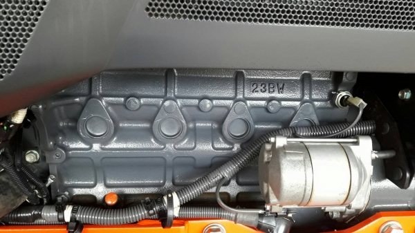 KUBOTA  L 4708 SP (4WD)  2 เพลา   สภาพใหม่สวยๆ   ชั่วโมงใช้   งานน้อย  สีเดิมทั้งคัน  พร้อมชุดใบมีดดันหน้า  และโรตารี่