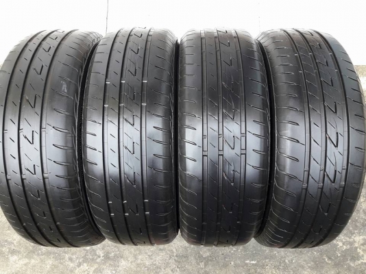 ยางBRIDGESTONE รุ่น Ecopia EP200. 215 60R16 ปี2016 สภาพสวยมากๆดอกเต็มๆใช้อีกยาวๆไม่แพง