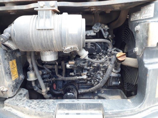 รถขุด 4 ตัน PC40MR-2 แทรคเหล็กติดก้อนยาง มือสองญี่ปุ่น