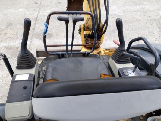 รถขุด 4 ตัน PC40MR-2 แทรคเหล็กติดก้อนยาง มือสองญี่ปุ่น