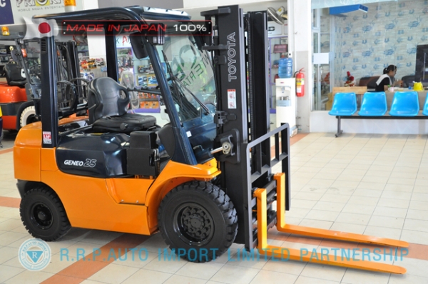 ขายรถโฟล์คลิฟท์มือสอง TOYOTA รุ่น 7FG25-21124 นำเข้าจากประเทศญี่ปุ่น 100\% ไม่เคยใช้งานในไทย