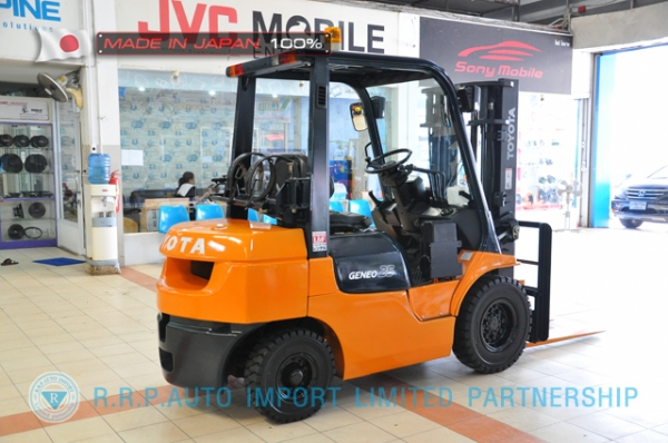 ขายรถโฟล์คลิฟท์มือสอง TOYOTA รุ่น 7FG25-21124 นำเข้าจากประเทศญี่ปุ่น 100\% ไม่เคยใช้งานในไทย