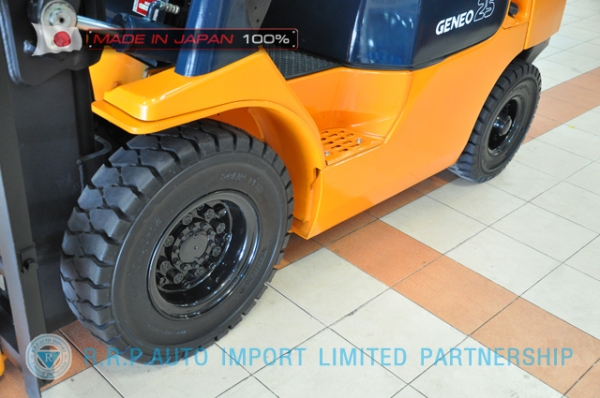 ขายรถโฟล์คลิฟท์มือสอง TOYOTA รุ่น 7FG25-21124 นำเข้าจากประเทศญี่ปุ่น 100\% ไม่เคยใช้งานในไทย