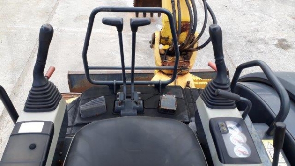 รถขุด 4 ตัน KOMATSU PC40MR-2 มือสองญี่ปุ่น รถขุด 4 ตัน KOMATSU PC40MR-2 มือสองญี่ปุ่น