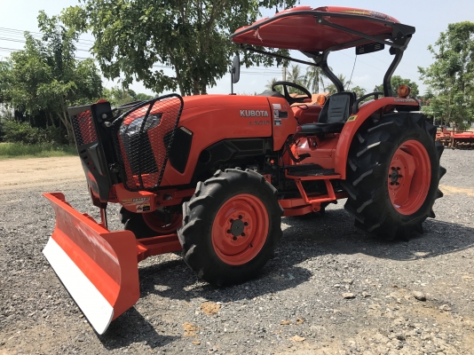 ขายรถไถคูโบต้า L5018(4WD)2เพลา สภาพนางฟ้า ใช้งาน 253 ชั่วโมง พร้อมอุปกรณ์ใบมีดหน้าและโลเตอร์รีสภาพสวย ราคา 618,000 บาท พร้อมส่งฟรีถึงบ้าน โทรสอบถามได้เลยค่ะ 081-9136451 ขอดูรูปทาง Line:Bow6451  รถสวย สภาพพร้อมใช้งาน   เครื่องดี เกียร์ดี ยางดีทั้ง 4 เส้น ต