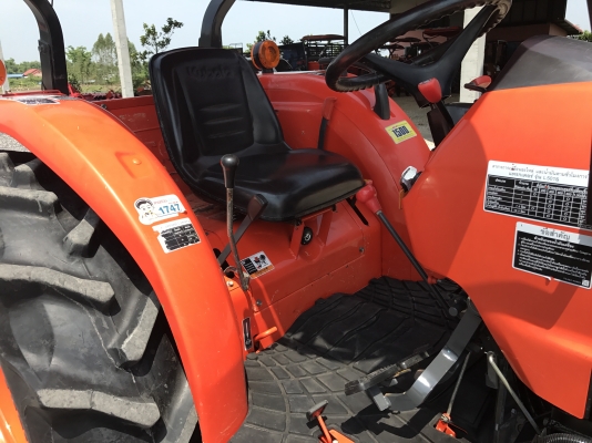 ขายรถไถคูโบต้า L5018(4WD)2เพลา สภาพนางฟ้า ใช้งาน 253 ชั่วโมง พร้อมอุปกรณ์ใบมีดหน้าและโลเตอร์รีสภาพสวย ราคา 618,000 บาท พร้อมส่งฟรีถึงบ้าน โทรสอบถามได้เลยค่ะ 081-9136451 ขอดูรูปทาง Line:Bow6451  รถสวย สภาพพร้อมใช้งาน   เครื่องดี เกียร์ดี ยางดีทั้ง 4 เส้น ต