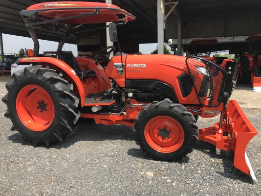 ขายรถไถคูโบต้า L5018(4WD)2เพลา สภาพนางฟ้า ใช้งาน 253 ชั่วโมง พร้อมอุปกรณ์ใบมีดหน้าและโลเตอร์รีสภาพสวย ราคา 618,000 บาท พร้อมส่งฟรีถึงบ้าน โทรสอบถามได้เลยค่ะ 081-9136451 ขอดูรูปทาง Line:Bow6451  รถสวย สภาพพร้อมใช้งาน   เครื่องดี เกียร์ดี ยางดีทั้ง 4 เส้น ต