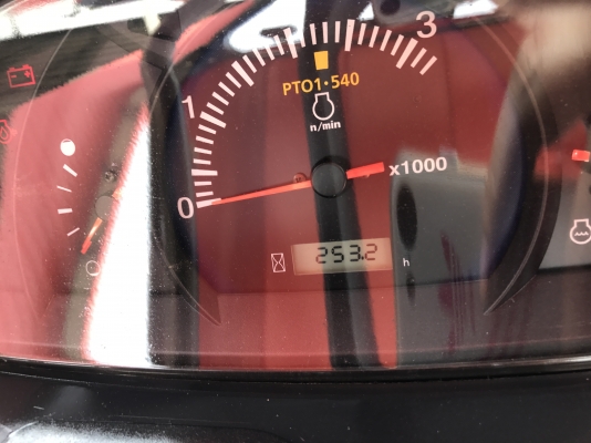 ขายรถไถคูโบต้า L5018(4WD)2เพลา สภาพนางฟ้า ใช้งาน 253 ชั่วโมง พร้อมอุปกรณ์ใบมีดหน้าและโลเตอร์รีสภาพสวย ราคา 618,000 บาท พร้อมส่งฟรีถึงบ้าน โทรสอบถามได้เลยค่ะ 081-9136451 ขอดูรูปทาง Line:Bow6451  รถสวย สภาพพร้อมใช้งาน   เครื่องดี เกียร์ดี ยางดีทั้ง 4 เส้น ต