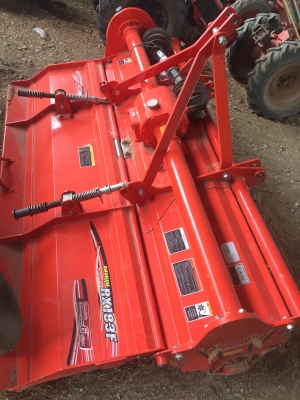 ขายรถไถคูโบต้า L5018(4WD)2เพลา สภาพนางฟ้า ใช้งาน 253 ชั่วโมง พร้อมอุปกรณ์ใบมีดหน้าและโลเตอร์รีสภาพสวย ราคา 618,000 บาท พร้อมส่งฟรีถึงบ้าน โทรสอบถามได้เลยค่ะ 081-9136451 ขอดูรูปทาง Line:Bow6451  รถสวย สภาพพร้อมใช้งาน   เครื่องดี เกียร์ดี ยางดีทั้ง 4 เส้น ต