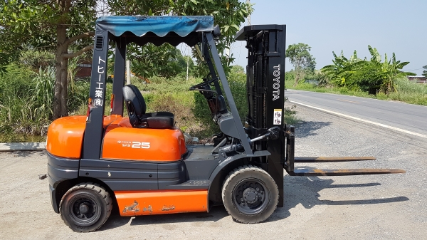 ขายด่วนรถยกดีเซลTOYOTA 6FD2.5ยก2.5ตันเสาสูง4.50เมตรเคื่องโต้ต้า4สูบ1DZดีเซลยางตัน4เส้นเกียออโต้รถนอกเพิ่งนำเข้ามายังไม่เคยใช้งานในเมืองไทยเลย