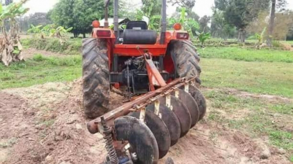ขาย 275,000  KUBOTA  M5000 ใบดัน ผาน 6 โรตารี่  เล่มทะเบียน  เครื่องดี ปั้มดี เกียรแรง ซื้อไปใช้ได้เลยไม่ต้องซ่อม รถสวยพร้อมใช้ รถอยู่ จ.ศรีสะเกษ 090-772-3710 090-772-3708