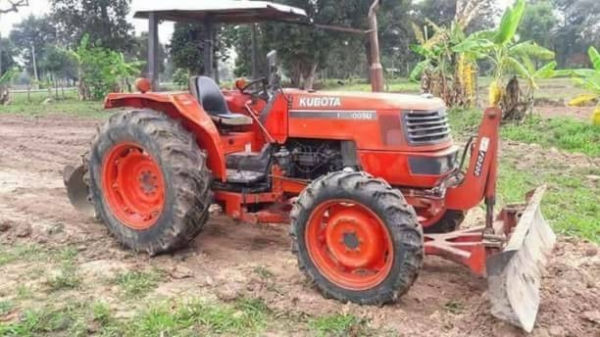 ขาย 275,000  KUBOTA  M5000 ใบดัน ผาน 6 โรตารี่  เล่มทะเบียน  เครื่องดี ปั้มดี เกียรแรง ซื้อไปใช้ได้เลยไม่ต้องซ่อม รถสวยพร้อมใช้ รถอยู่ จ.ศรีสะเกษ 090-772-3710 090-772-3708