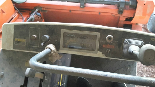 ขายรถเกี่ยวข้าว DC 60 ปี 54 ใช้งานได้ 2097 ชม