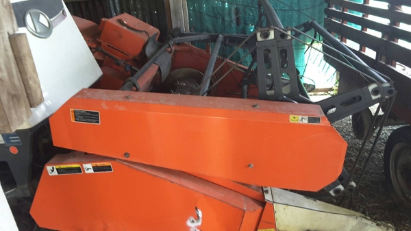 ขายรถเกี่ยวข้าว DC 60 ปี 54 ใช้งานได้ 2097 ชม