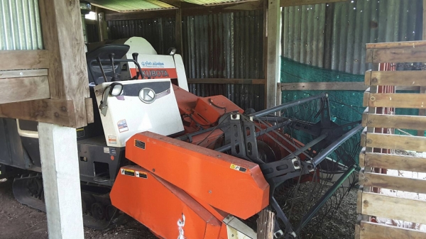 ขายรถเกี่ยวข้าว DC 60 ปี 54 ใช้งานได้ 2097 ชม