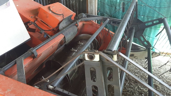 ขายรถเกี่ยวข้าว DC 60 ปี 54 ใช้งานได้ 2097 ชม