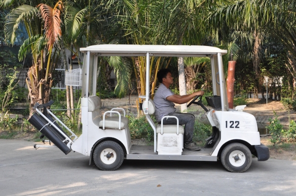 ขายรถกอล์ฟHITACHIไฟฟ้า ทำชาร์ตไฟ220v.ในตัวไม่จุกจิก สภาพเดิมๆจากญีปุ่นยังไม่เคยใช้ในไทย58,000เท่านั้น