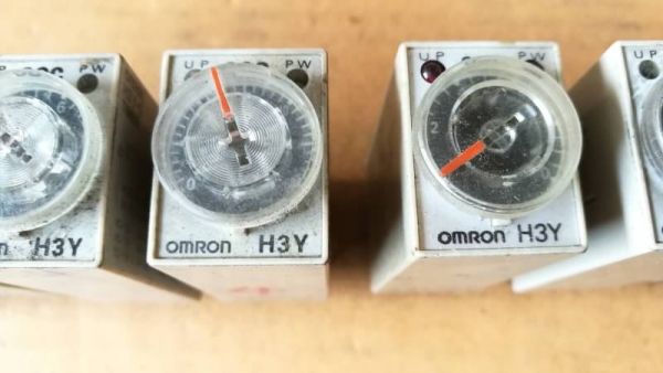 ยกชุด 7 อัน 750 บ. ส่งฟรี 083-2000058  LINE ID: line832923 ไทม์เมอร์ OMRON รุ่น H3Y-2 ใช้ไฟDC 12 V. 2ตัว ไฟDC 24 V. 5 ตัว ตั้งเวลา 60 วินาทิ 1ตัว 30 วินาทิ 1 ตัว 30 วินาทิ 3 ตัว 5วินาทิ 2 ตัว
