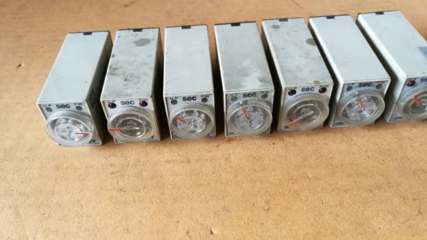 ยกชุด 7 อัน 750 บ. ส่งฟรี 083-2000058  LINE ID: line832923 ไทม์เมอร์ OMRON รุ่น H3Y-2 ใช้ไฟDC 12 V. 2ตัว ไฟDC 24 V. 5 ตัว ตั้งเวลา 60 วินาทิ 1ตัว 30 วินาทิ 1 ตัว 30 วินาทิ 3 ตัว 5วินาทิ 2 ตัว