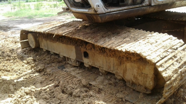 ฮิตาชิ ex200-2ไฟตัดไม่เล่ม  เครื่องเดิมปั้มเดิมดีๆแน่นๆช่วงล่างสวย แน่นๆเอวดี โซ่หานลอนเลอร์ครบไม่แตก ทำงานดีไม่โหลดไม่หลวม.ดูรถได้ที่ ยโสธร..ราคา355000.โทรมานะ งานด่วนๆจ้า 0875511464-0636359242