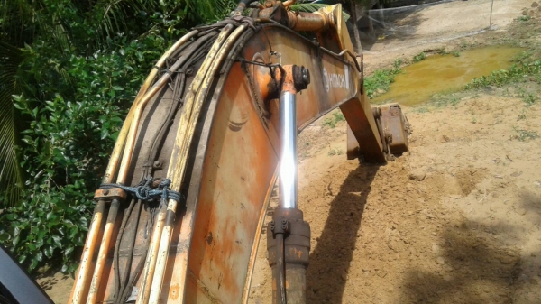 ฮิตาชิ ex200-2ไฟตัดไม่เล่ม  เครื่องเดิมปั้มเดิมดีๆแน่นๆช่วงล่างสวย แน่นๆเอวดี โซ่หานลอนเลอร์ครบไม่แตก ทำงานดีไม่โหลดไม่หลวม.ดูรถได้ที่ ยโสธร..ราคา355000.โทรมานะ งานด่วนๆจ้า 0875511464-0636359242