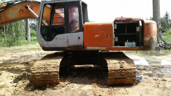 ฮิตาชิ ex200-2ไฟตัดไม่เล่ม  เครื่องเดิมปั้มเดิมดีๆแน่นๆช่วงล่างสวย แน่นๆเอวดี โซ่หานลอนเลอร์ครบไม่แตก ทำงานดีไม่โหลดไม่หลวม.ดูรถได้ที่ ยโสธร..ราคา355000.โทรมานะ งานด่วนๆจ้า 0875511464-0636359242