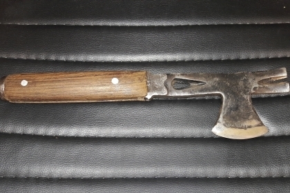 ขายขวานตราปลาด้ามไม้ประกบหมุดสวยงานเก่าคมเหล็กหนาหนัก