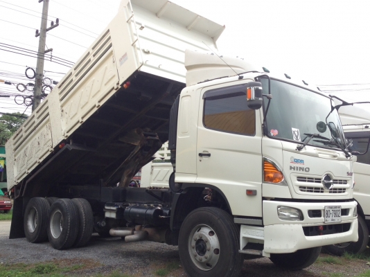 สิบล้อ ฮีโน่ 344 ปี56 ดั้มสามมิต รถห้างมือเดียวป้ายแดง สภาพดีสวยๆคู่เดิมๆใช้งาน.น้อย.ไมค์แท้ วิ่ง150,×××กม.เช็คศูนย์ตลอด เล่ม-ทะเบียนพร้อมโอน ขายราคา 2,350,000บ ราคานี้ เปลียน"ยางเรเดี้ยล"ให้ใหม่ 8เส้น เพิ่ม"ระบบลากลูก& สิบล้อ ฮีโน่ 344 ปี56 ดั้มสามมิต รถห้างมือเดียวป้ายแดง สภาพดีสวยๆคู่เดิมๆใช้งาน.น้อย.ไมค์แท้ วิ่ง150,×××กม.เช็คศูนย์ตลอด เล่ม-ทะเบียนพร้อมโอน ขายราคา 2,350,000บ ราคานี้ เปลียน"ยางเรเดี้ยล"ให้ใหม่ 8เส้น เพิ่ม"ระบบลากลูก&