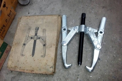 ขายสองขาถอดลูกปืนขนาด22/3 BUCO MADE IN GERMANY. ใหม่เก่าเก็บ