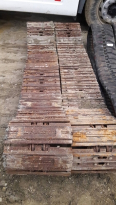 แทรคเหล็ก สำหรับรถ4-5 ตัน เช่น MITSUBISHI ,KOTA,IHI เก่านอก  มี38ข้อ ขายราคา 48,000  สนใจติดต่อ 089-2619445