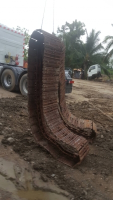 แทรคเหล็ก สำหรับรถ4-5 ตัน เช่น MITSUBISHI ,KOTA,IHI เก่านอก  มี38ข้อ ขายราคา 48,000  สนใจติดต่อ 089-2619445