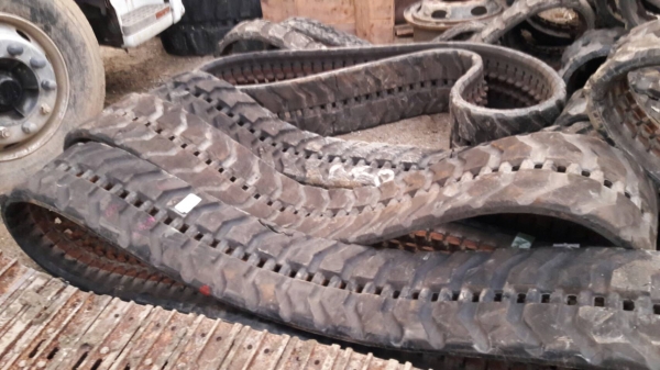 ขายแทรคยาง  รถขุด 3 ตัน  ข้อห่าง42ข้อ เก่านอก  เส้นล่ะ 12,000 บาท มีหลายเส้นให้เลือก  สนใจติดต่อ 089-2619445