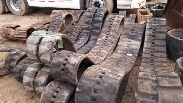 ขายแทรคยาง  รถขุด2-3 ตัน  ข้อถี่เก่านอก  มี 84 ข้อ ขายราคา 8,000-12,000บาท  มีหลายเส้น ให้เลือกมาเลือกเอาเองก็ได้ ขายตามสภาพ  สนใจติดต่อ 089-2619445