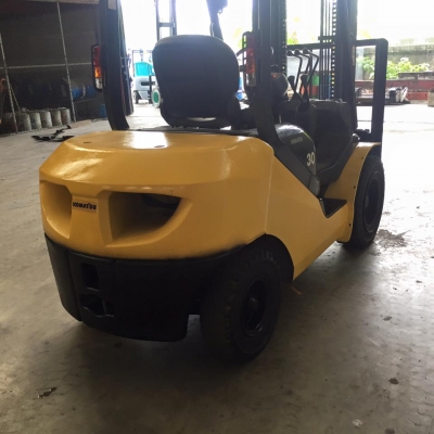 Forklifts Komatsu 3ตัน ตัวใหม่เครื่องยนต์เบนซินหัวฉีดประหยัดมาก รถยก3ตันสภาพใช้งานน้อยมากใกล้เคียงรถใหม่ใช้งามมาเพียง278ชั่วโมง เหมือนได้รถใหม่ในราคารถมือ2