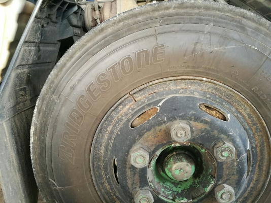 รถบรรทุก 6 ล้อมีหลังคา ยี่ห้อ ISUZU  130 แรงม้า ปีจดทะเบียน 2548