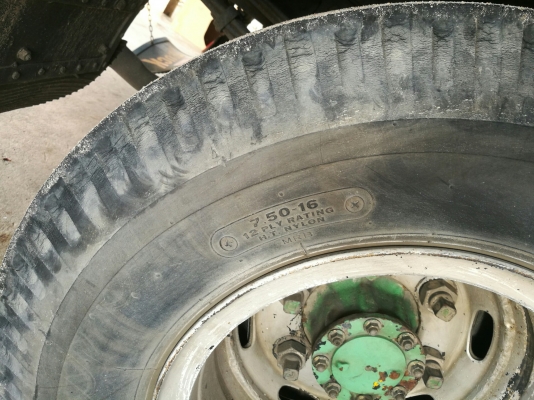 รถบรรทุก 6 ล้อมีหลังคา ยี่ห้อ ISUZU  130 แรงม้า ปีจดทะเบียน 2548