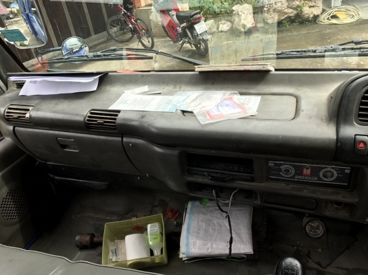 รถบรรทุก 6 ล้อมีหลังคา ยี่ห้อ ISUZU  130 แรงม้า ปีจดทะเบียน 2548